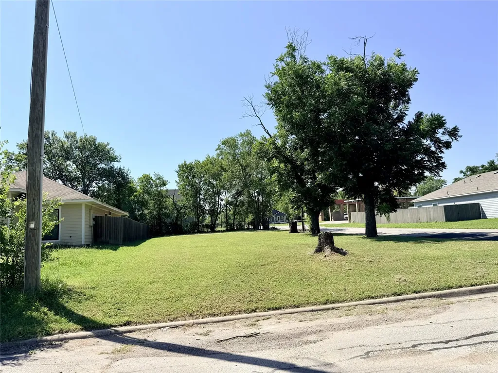 1301 E 6th Avenue Corsicana TX 75110