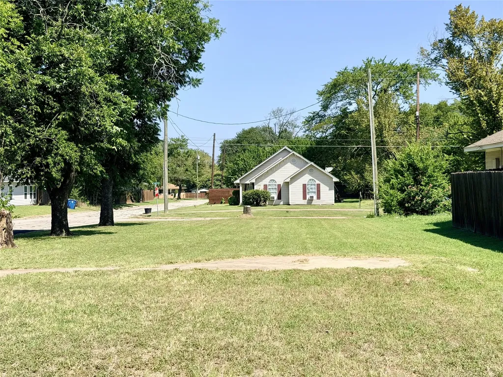 1301 E 6th Avenue Corsicana TX 75110