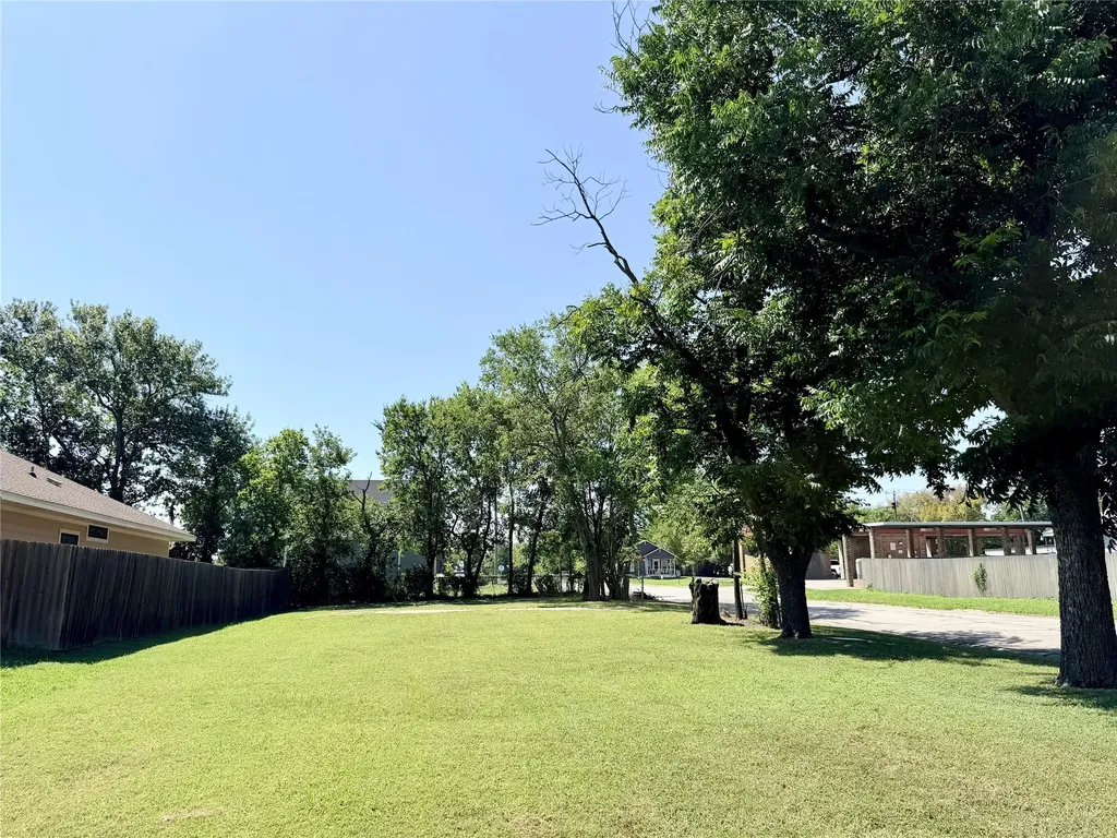 1301 E 6th Avenue Corsicana TX 75110