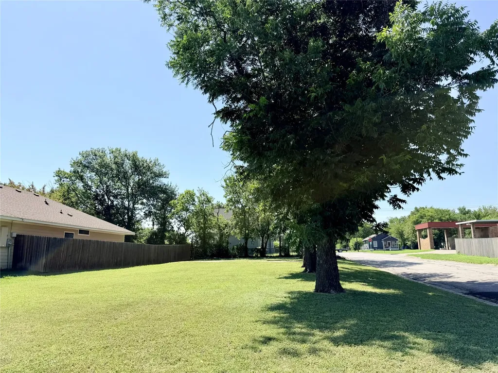 1301 E 6th Avenue Corsicana TX 75110