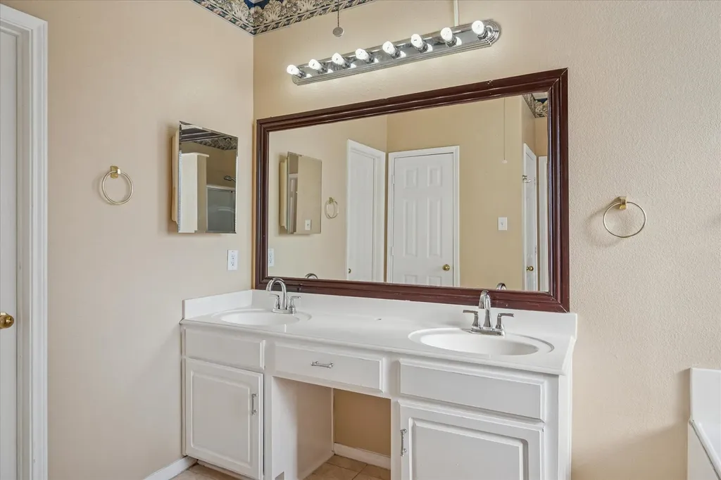 2008 Devin Lane Lewisville TX 75067