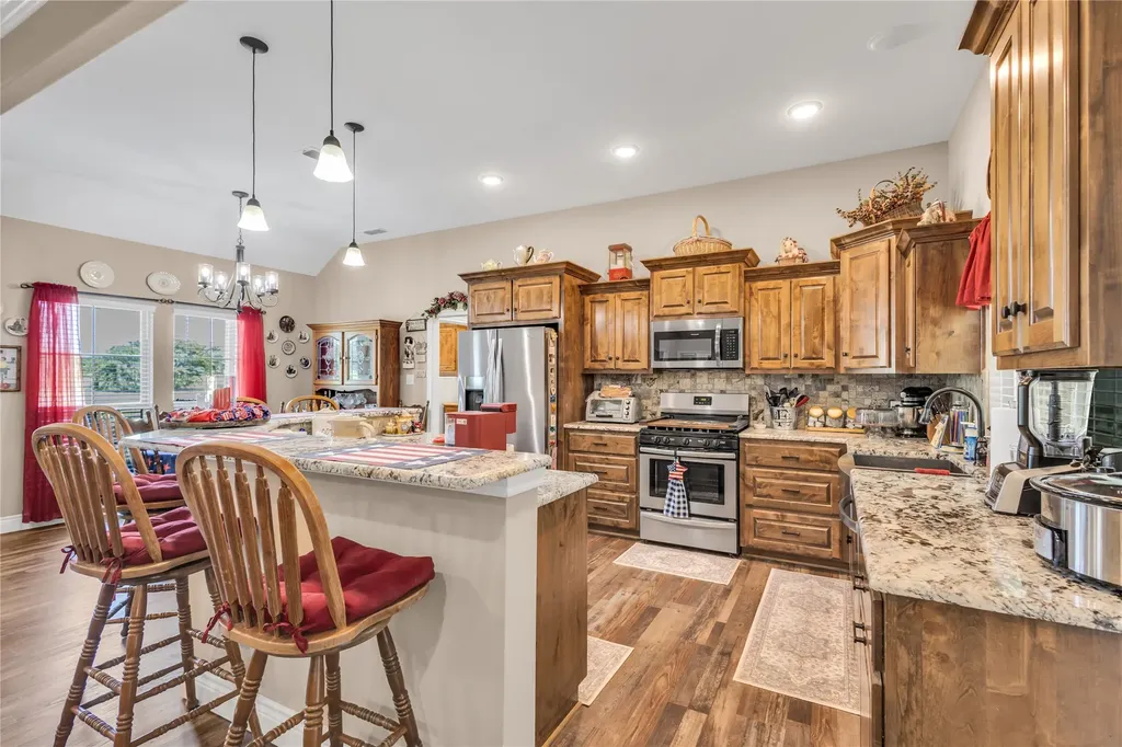 530 Rs County Road 4269 Emory TX 75440