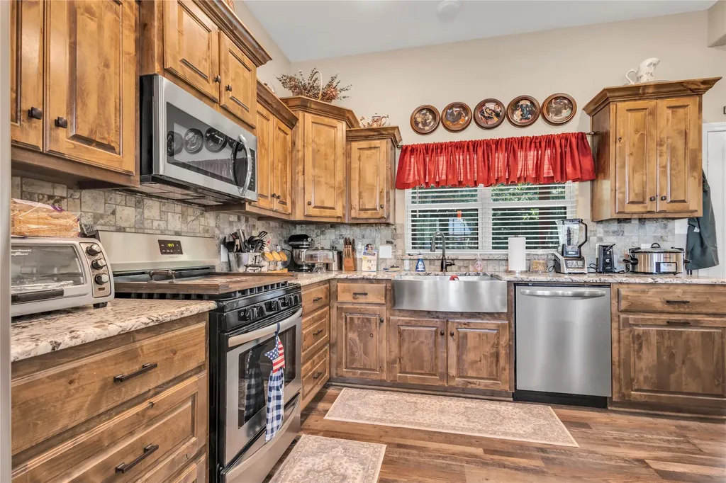 530 Rs County Road 4269 Emory TX 75440