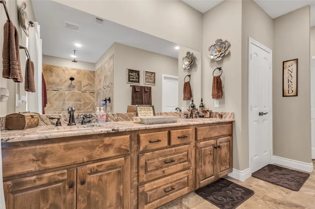 530 Rs County Road 4269 Emory TX 75440
