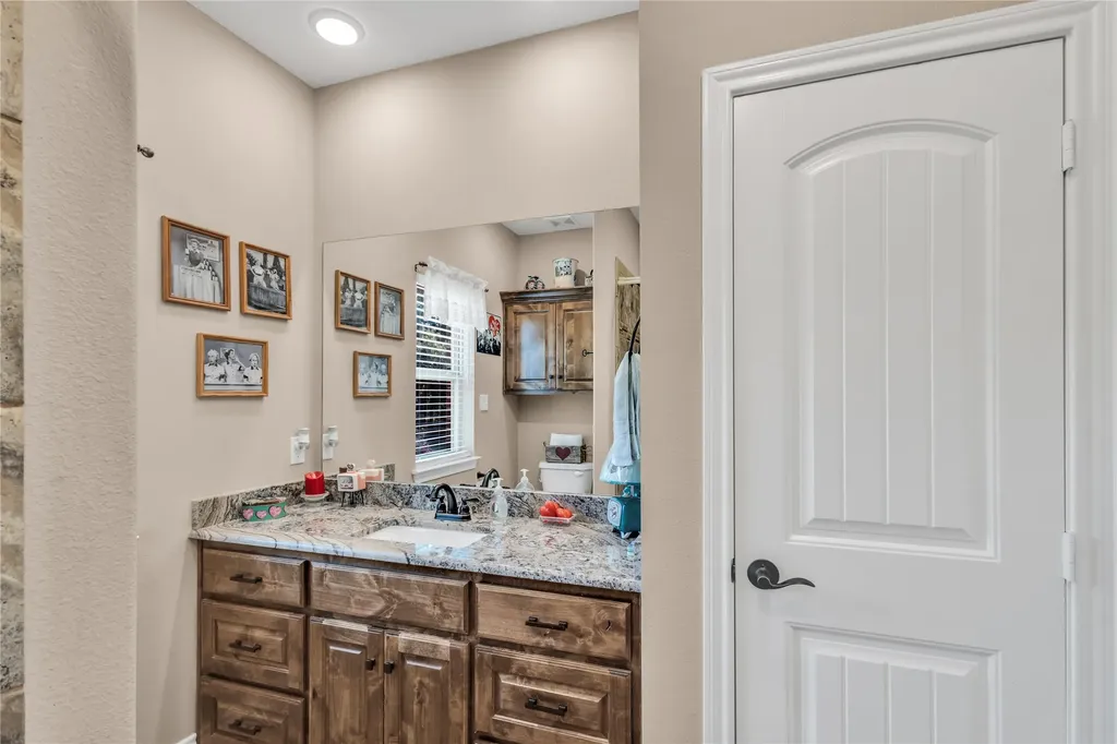 530 Rs County Road 4269 Emory TX 75440