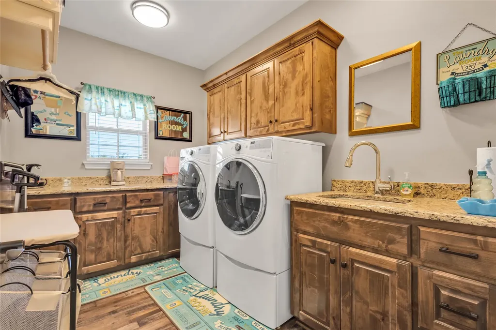 530 Rs County Road 4269 Emory TX 75440