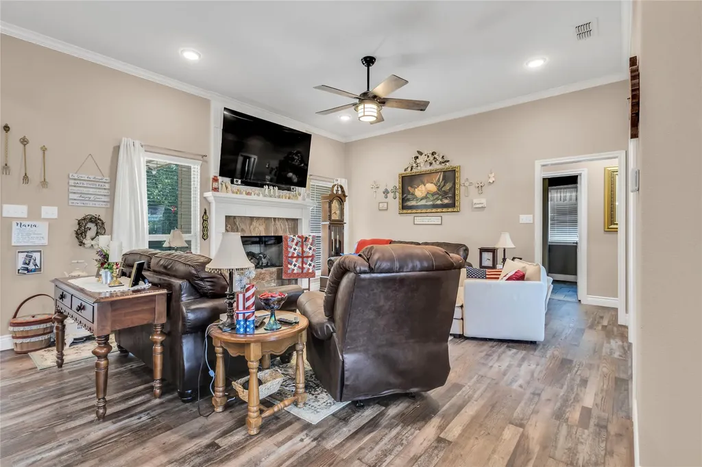 530 Rs County Road 4269 Emory TX 75440