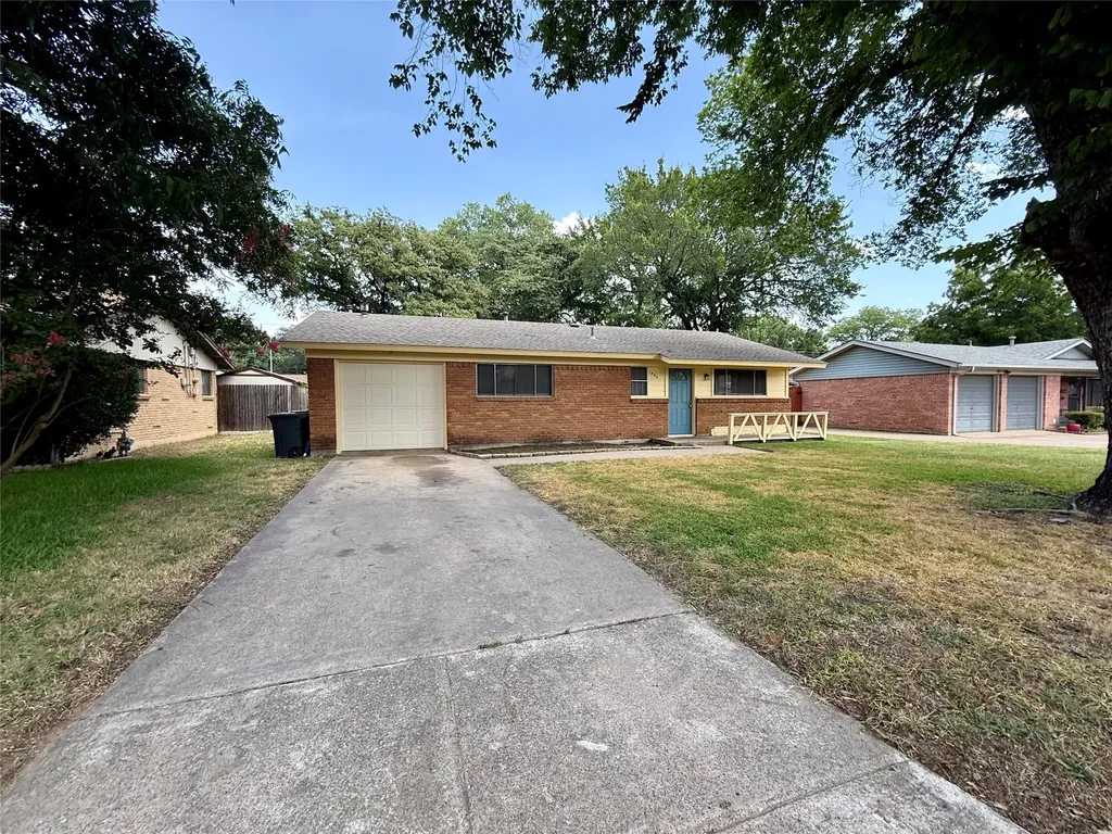 308 Simmons Drive Hurst TX 76053