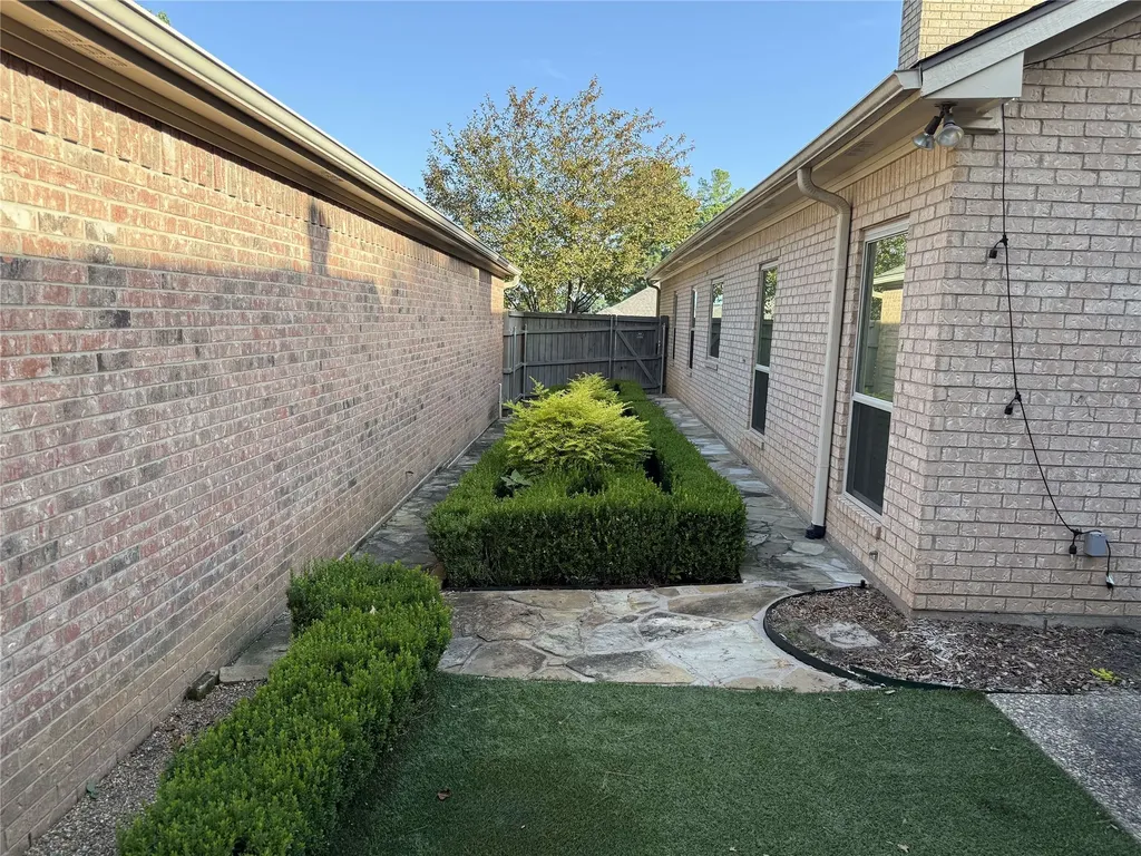 1116 Oak Garden Circle Tyler TX 75703