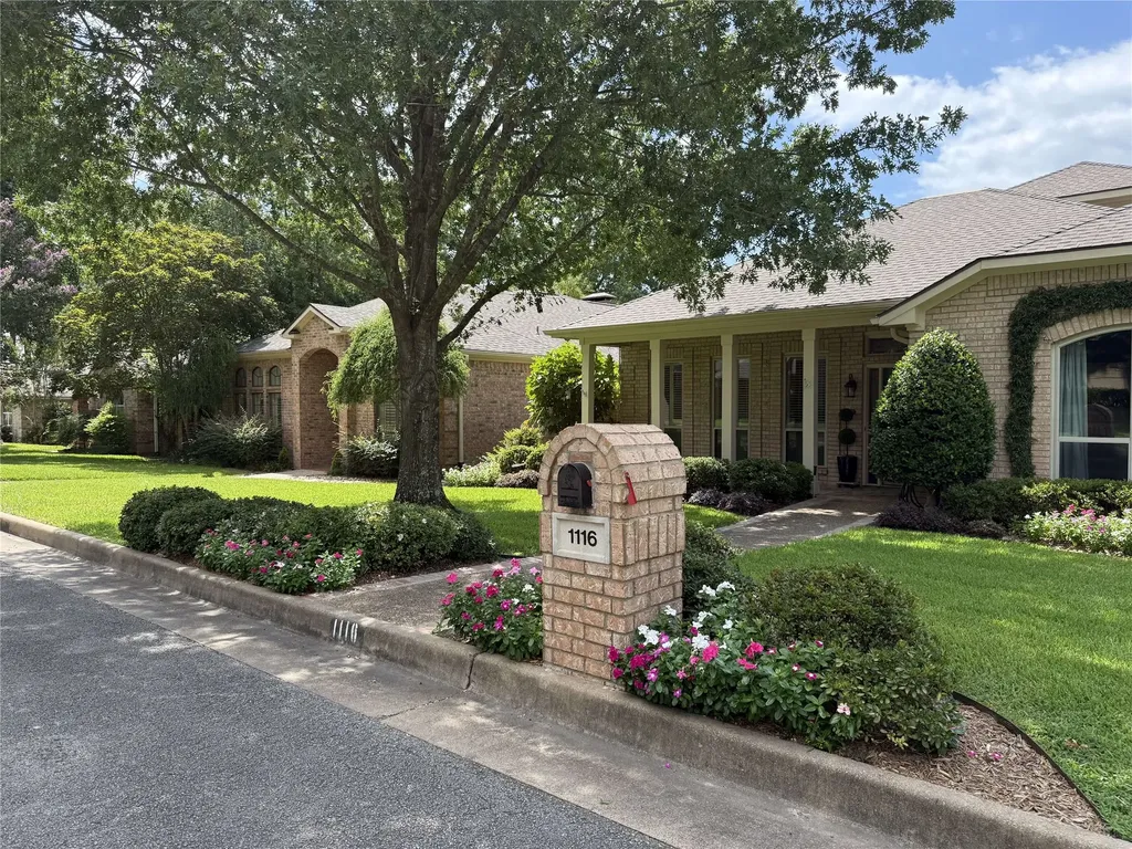 1116 Oak Garden Circle Tyler TX 75703