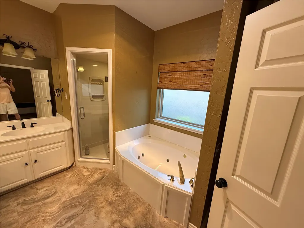 1116 Oak Garden Circle Tyler TX 75703