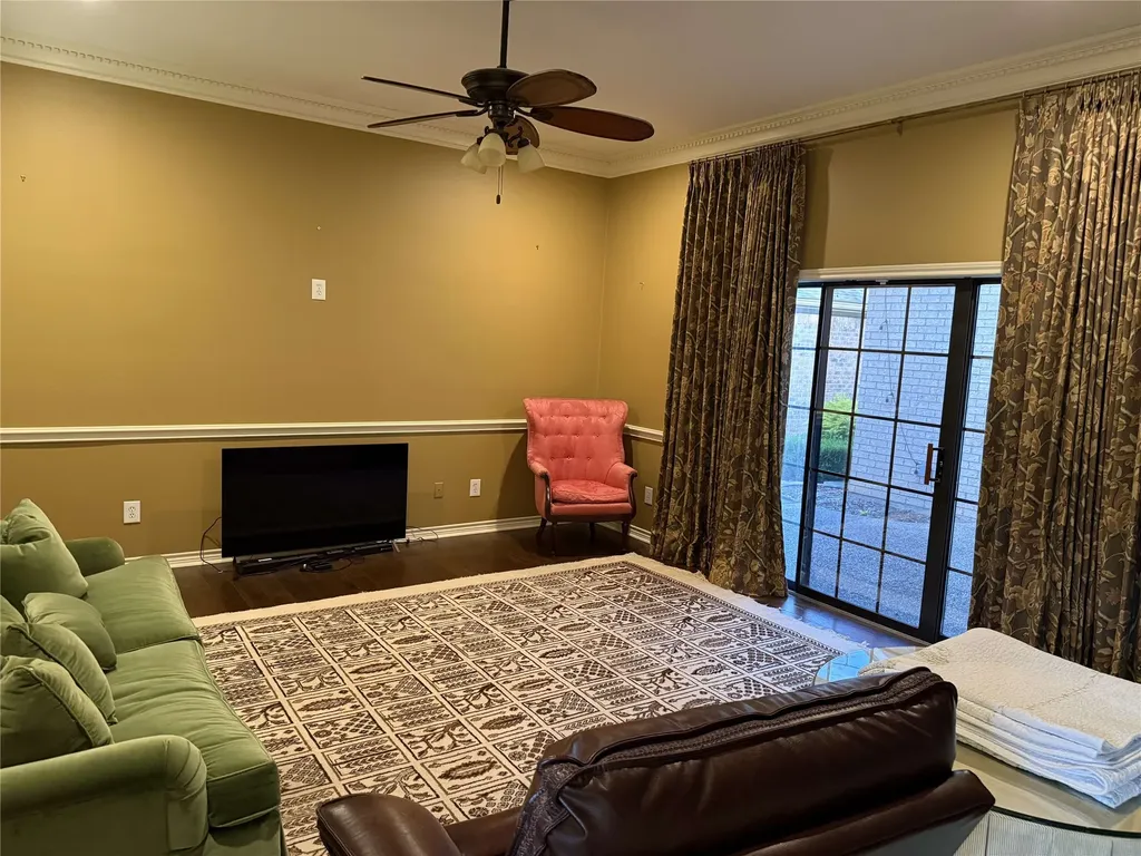 1116 Oak Garden Circle Tyler TX 75703