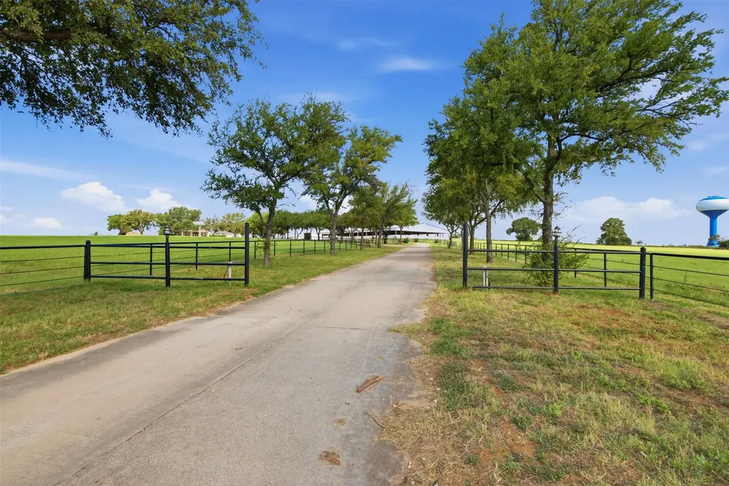 4801 S Highway 377 Cross Roads TX 76227