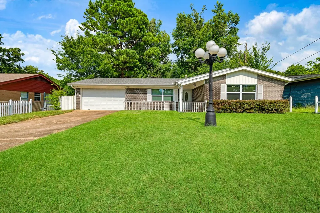 160 NW 28th Street Paris TX 75460