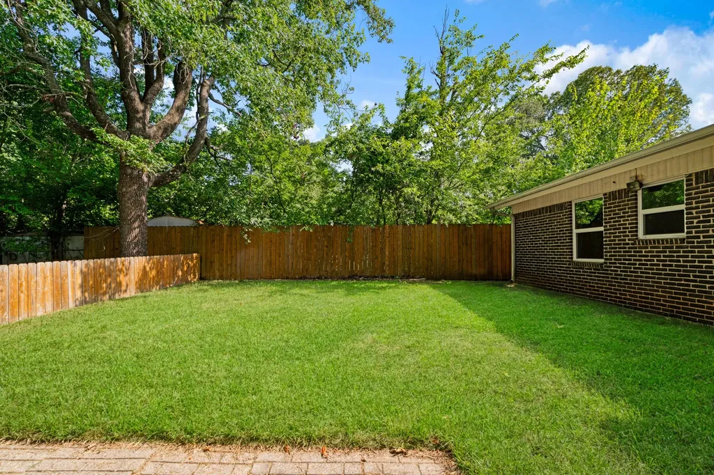 160 NW 28th Street Paris TX 75460