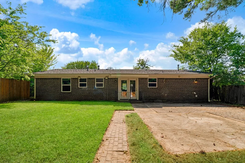 160 NW 28th Street Paris TX 75460
