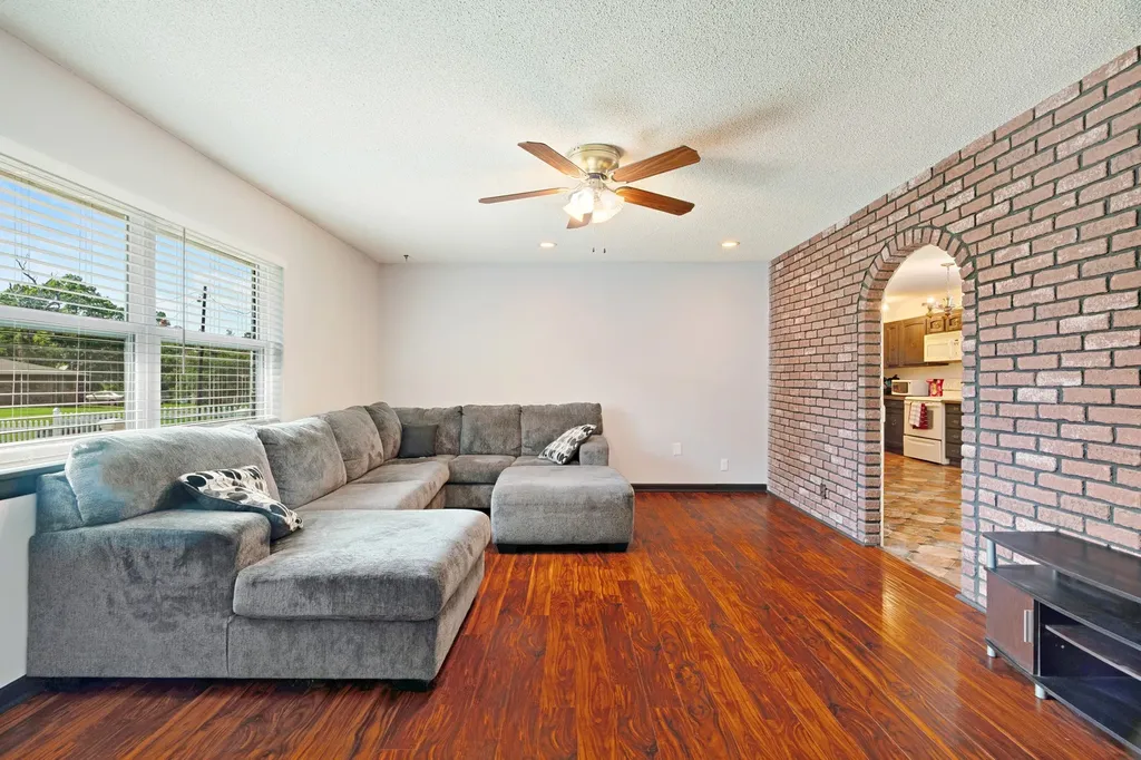 160 NW 28th Street Paris TX 75460