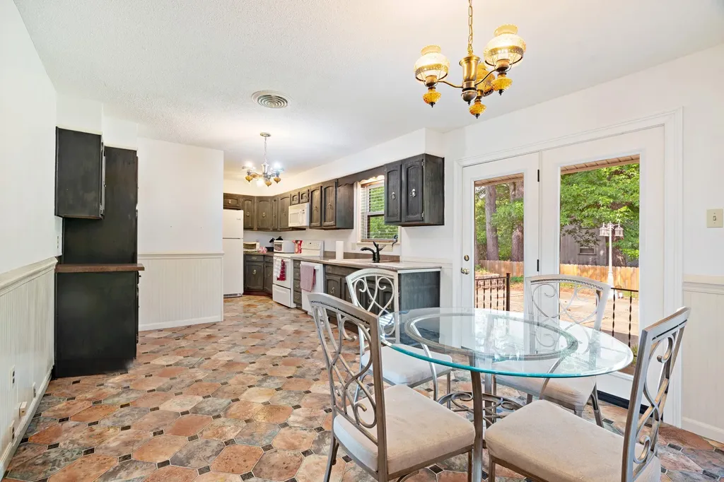160 NW 28th Street Paris TX 75460