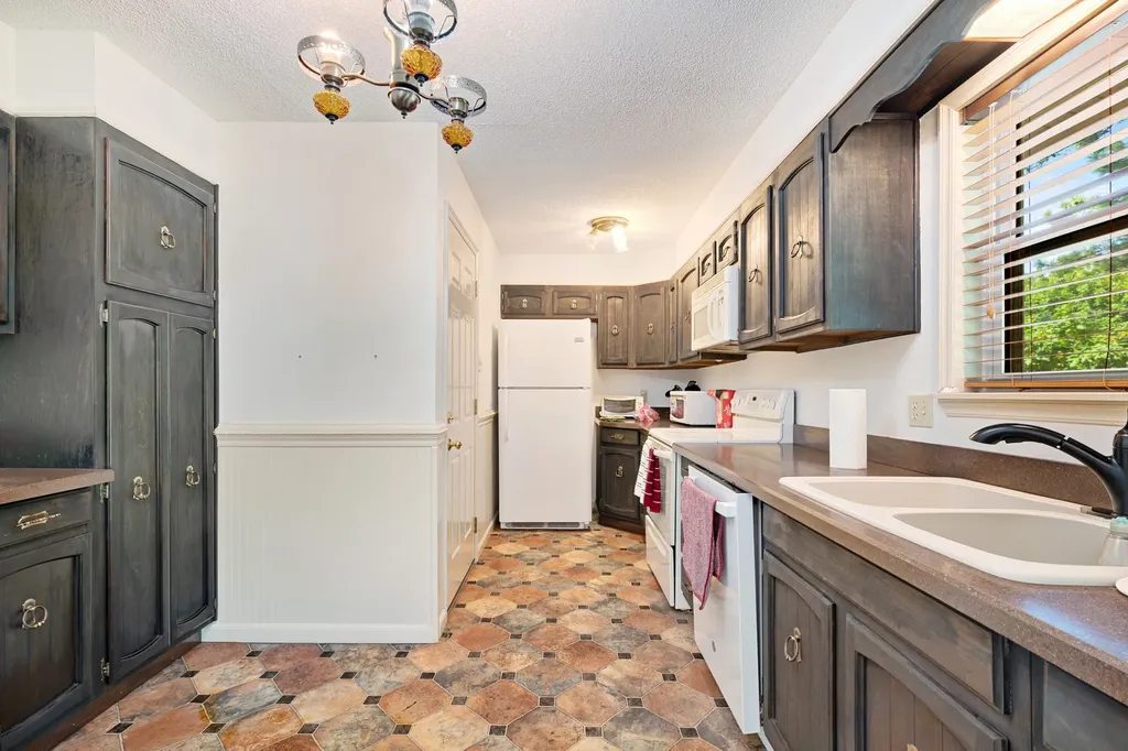 160 NW 28th Street Paris TX 75460