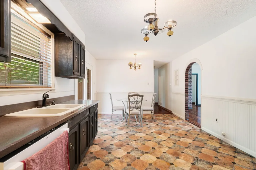 160 NW 28th Street Paris TX 75460