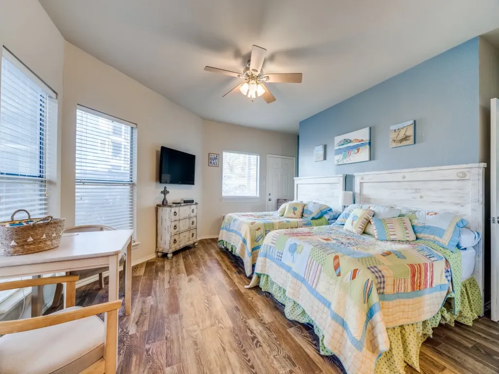 2164 Tanglewood Boulevard Pottsboro TX 75076