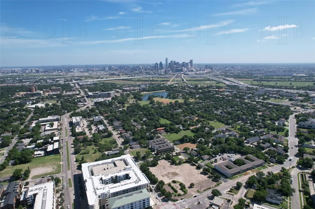 211 E Neely Street Dallas TX 75203
