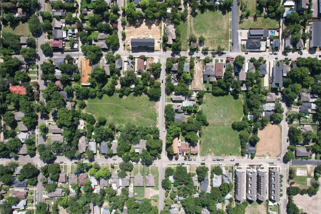 211 E Neely Street Dallas TX 75203