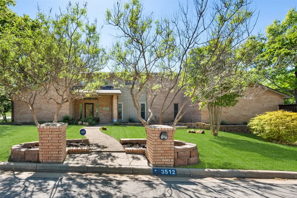 3512 Townlake Circle Arlington TX 76016