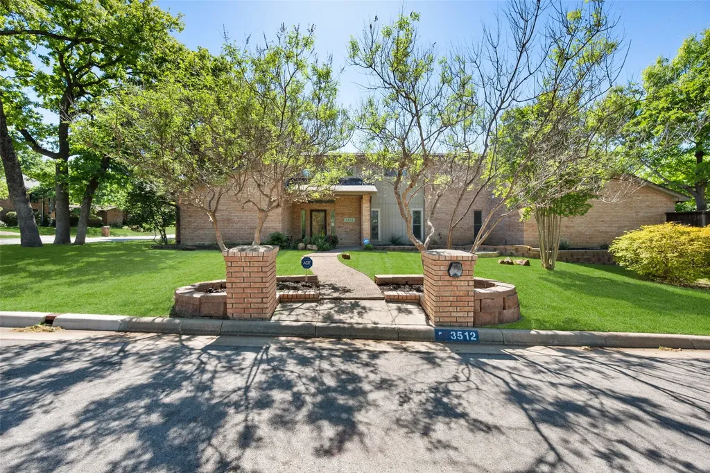 3512 Townlake Circle Arlington TX 76016