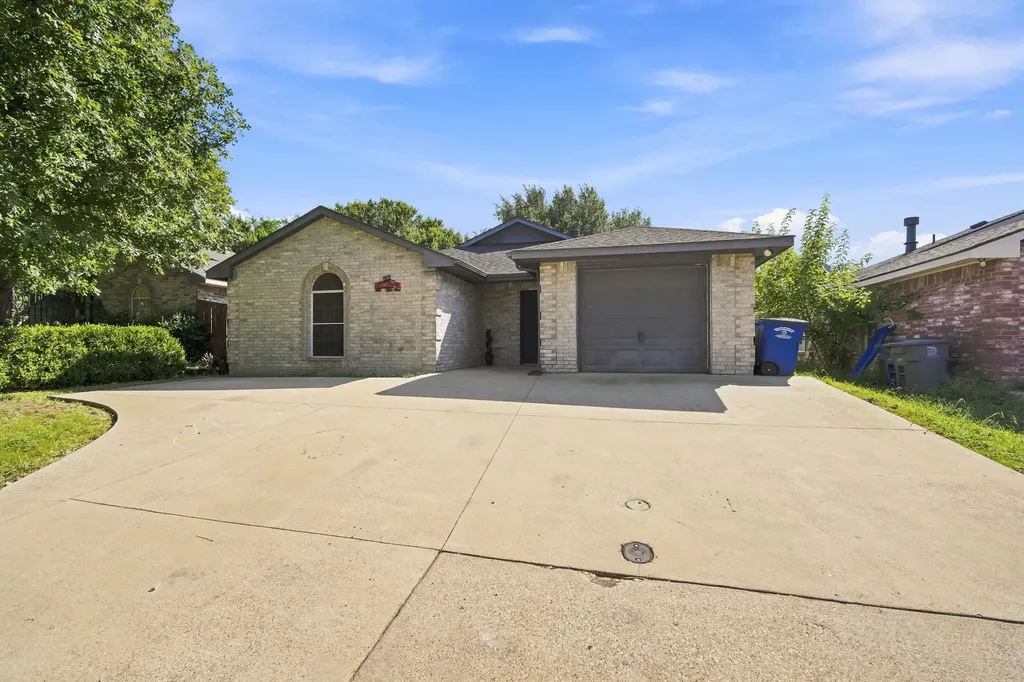 2534 Las Villas Avenue Dallas TX 75211