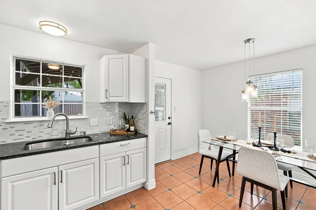 2534 Las Villas Avenue Dallas TX 75211