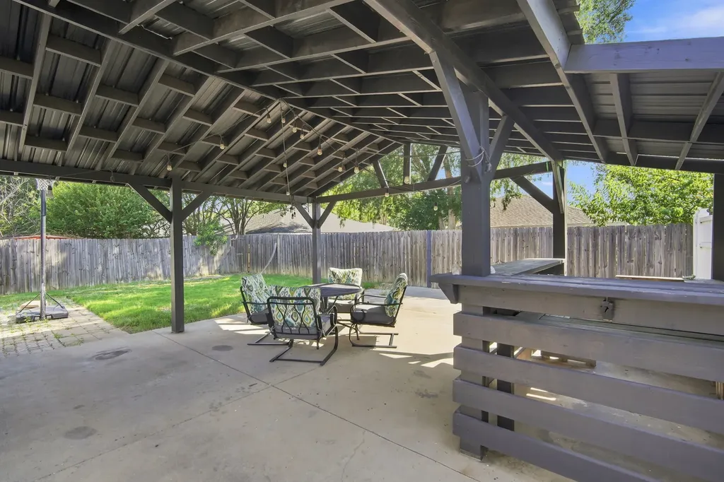 2534 Las Villas Avenue Dallas TX 75211
