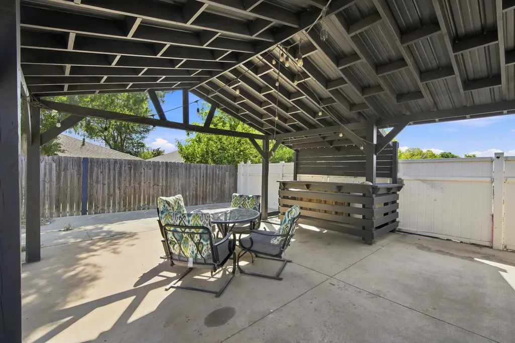 2534 Las Villas Avenue Dallas TX 75211
