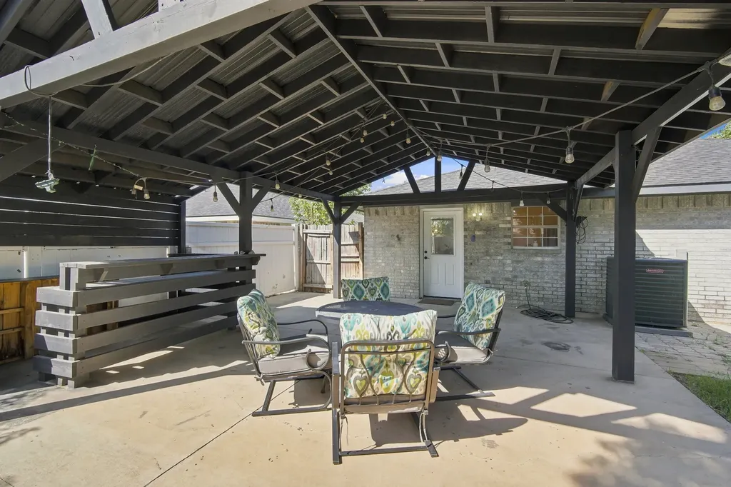 2534 Las Villas Avenue Dallas TX 75211