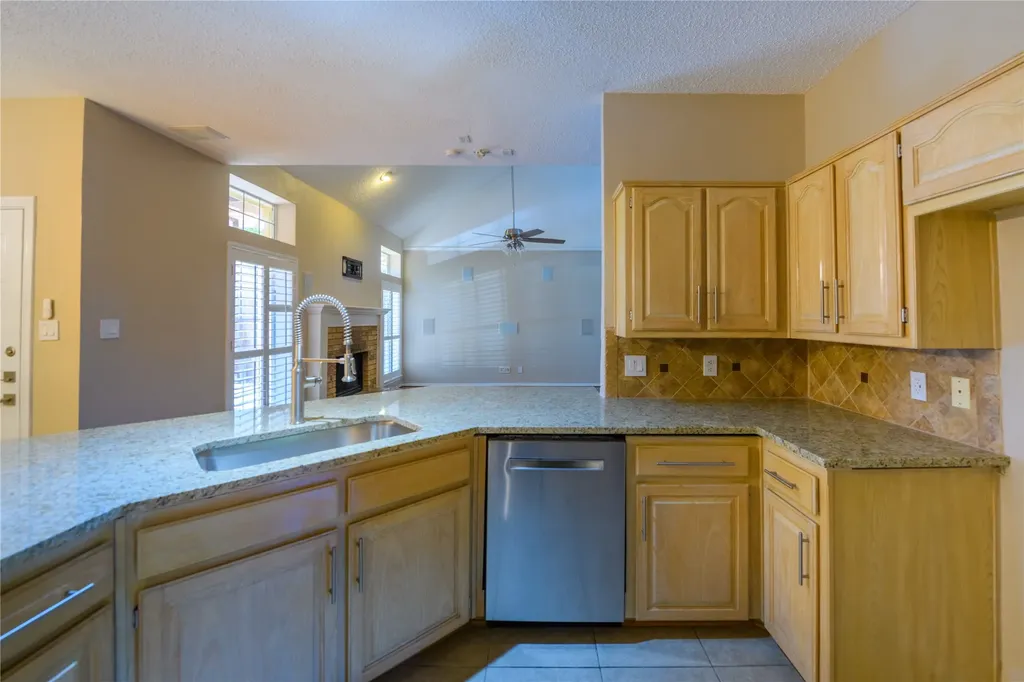1812 Canoe Way Carrollton TX 75010