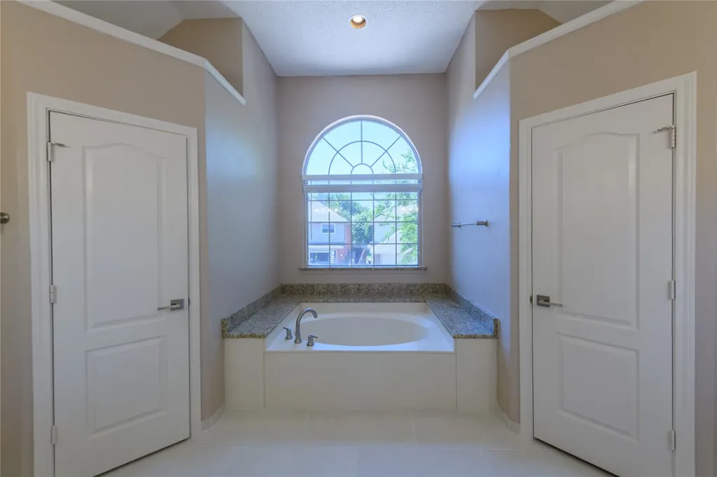 1812 Canoe Way Carrollton TX 75010