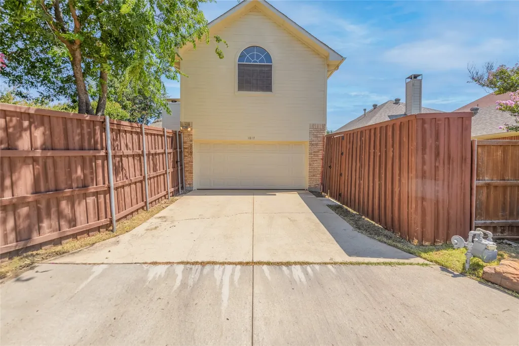 1812 Canoe Way Carrollton TX 75010