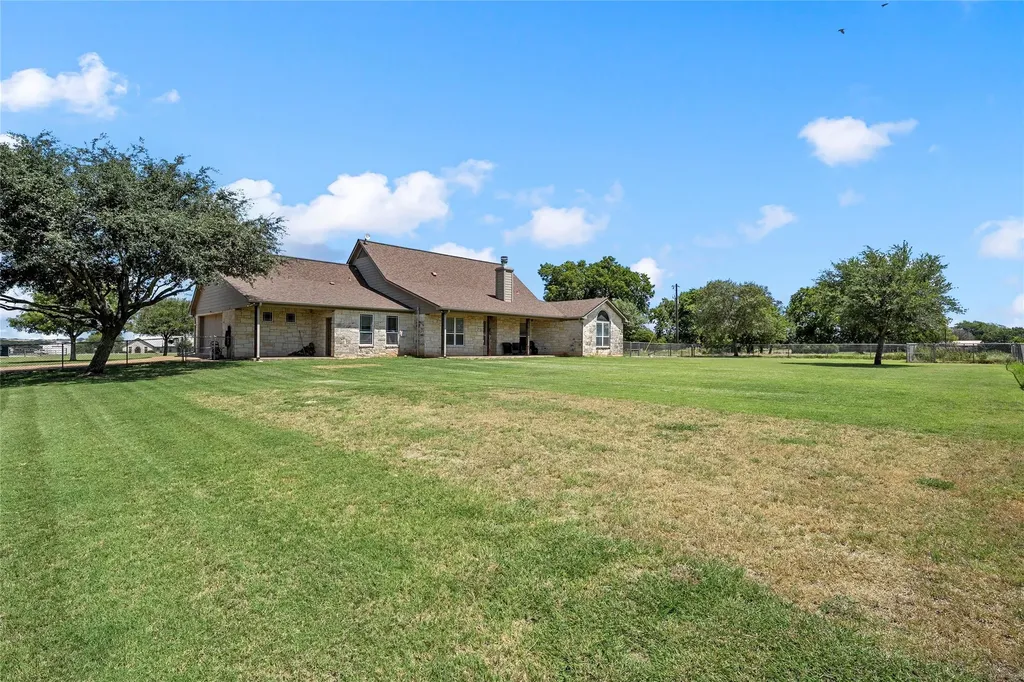 2765 Pleasant Run Road Mcgregor TX 76657