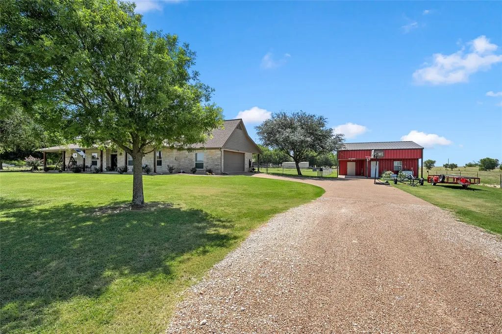 2765 Pleasant Run Road Mcgregor TX 76657