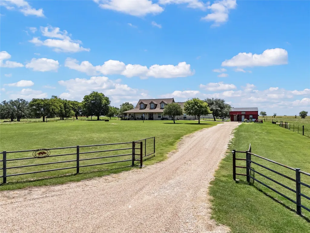 2765 Pleasant Run Road Mcgregor TX 76657