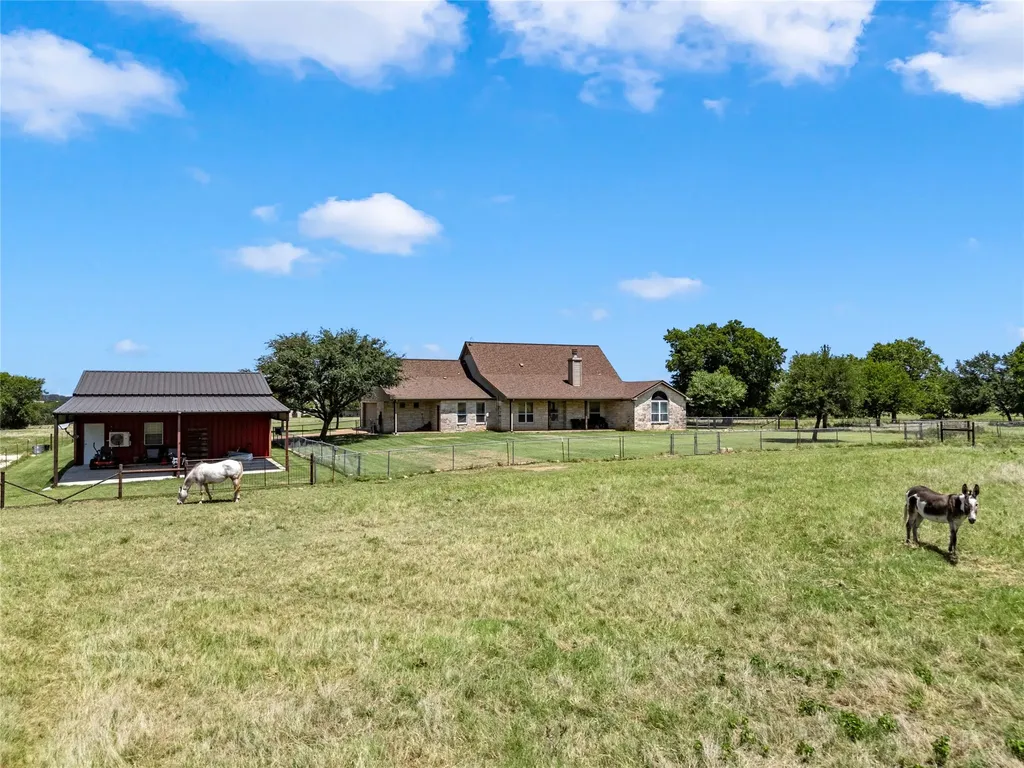 2765 Pleasant Run Road Mcgregor TX 76657