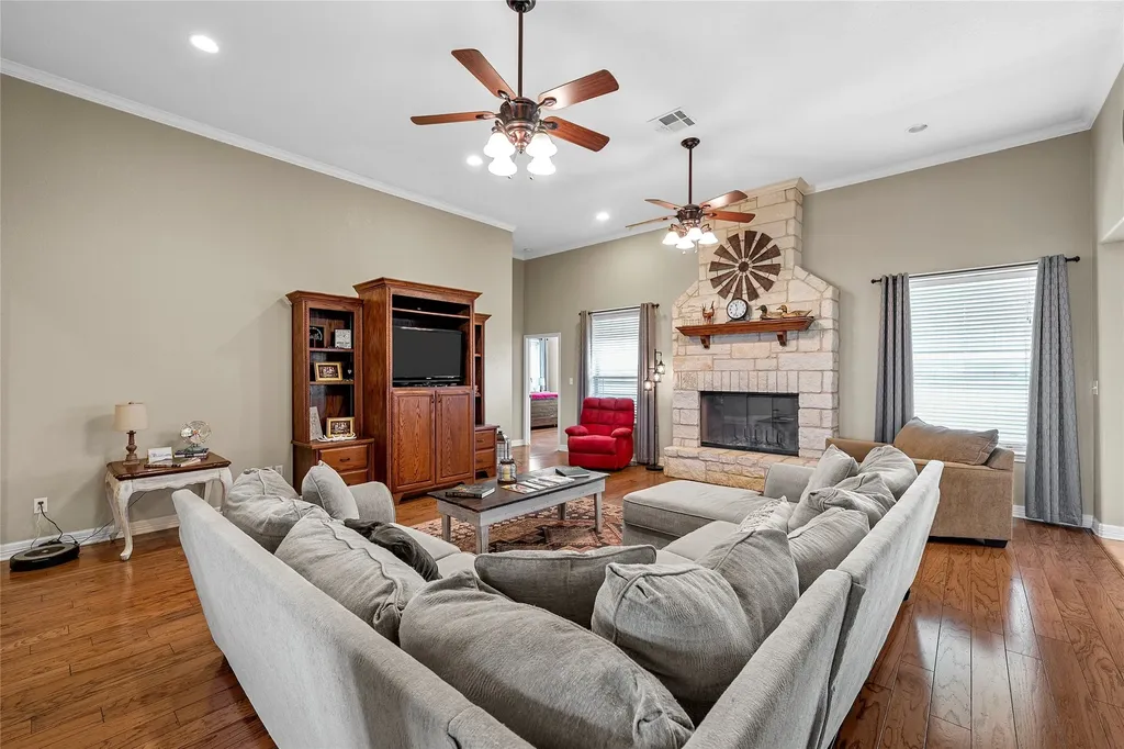 2765 Pleasant Run Road Mcgregor TX 76657