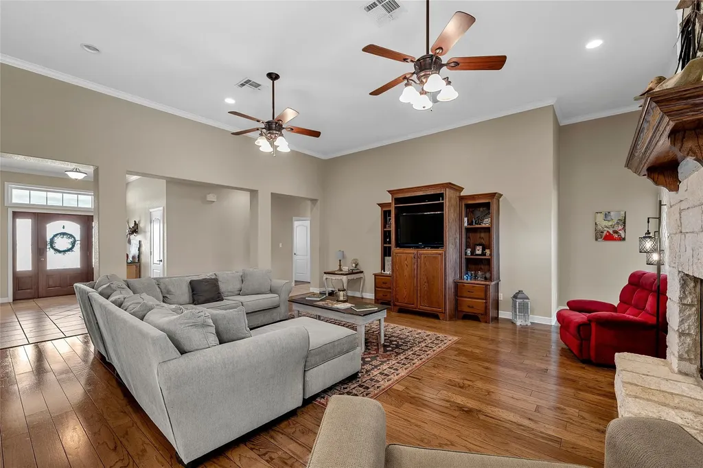 2765 Pleasant Run Road Mcgregor TX 76657