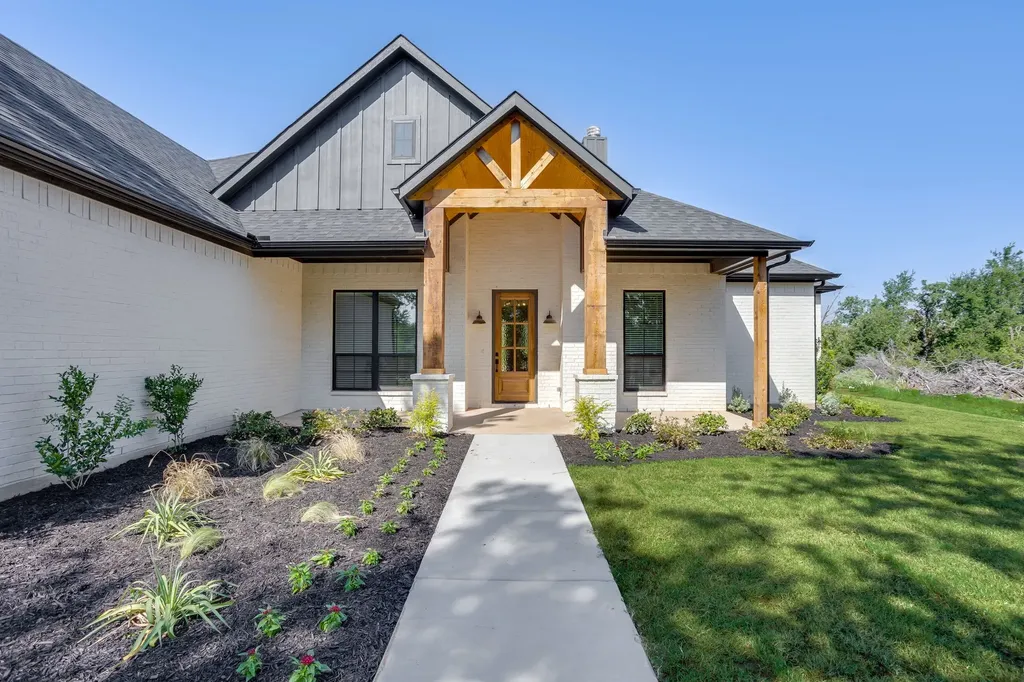 173 Oak Grove Way Springtown TX 76082