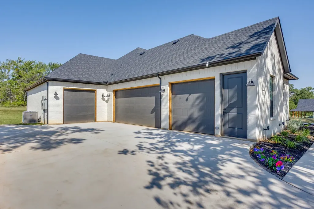 173 Oak Grove Way Springtown TX 76082