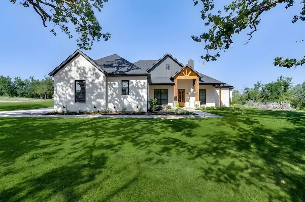 173 Oak Grove Way Springtown TX 76082
