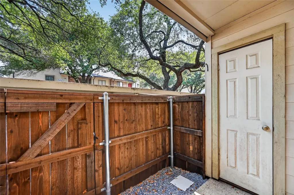 6646 E Lovers Lane Dallas TX 75214