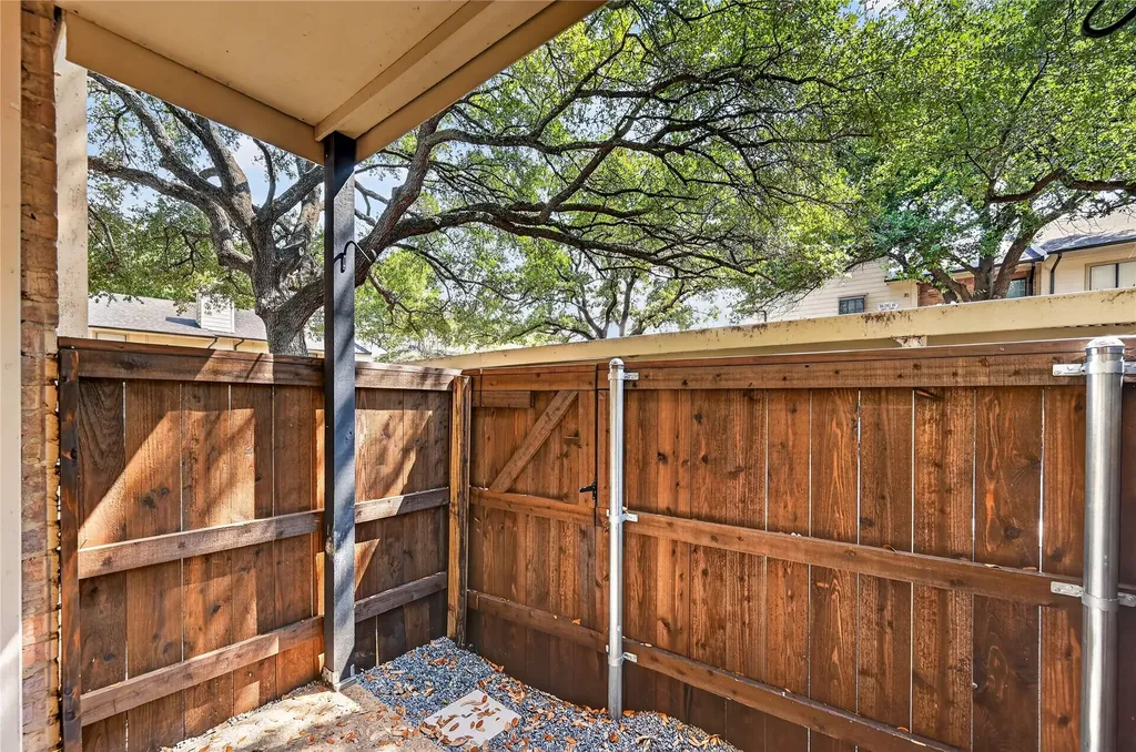 6646 E Lovers Lane Dallas TX 75214
