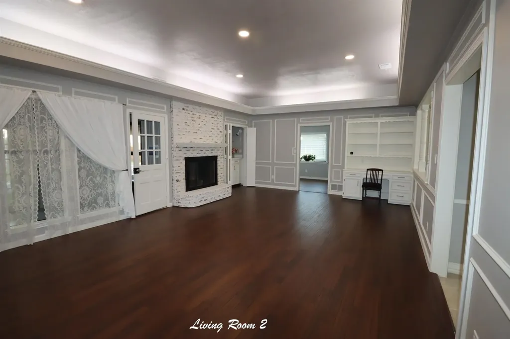 2409 Oakwood Drive Carrollton TX 75006