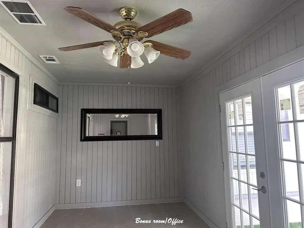 2409 Oakwood Drive Carrollton TX 75006